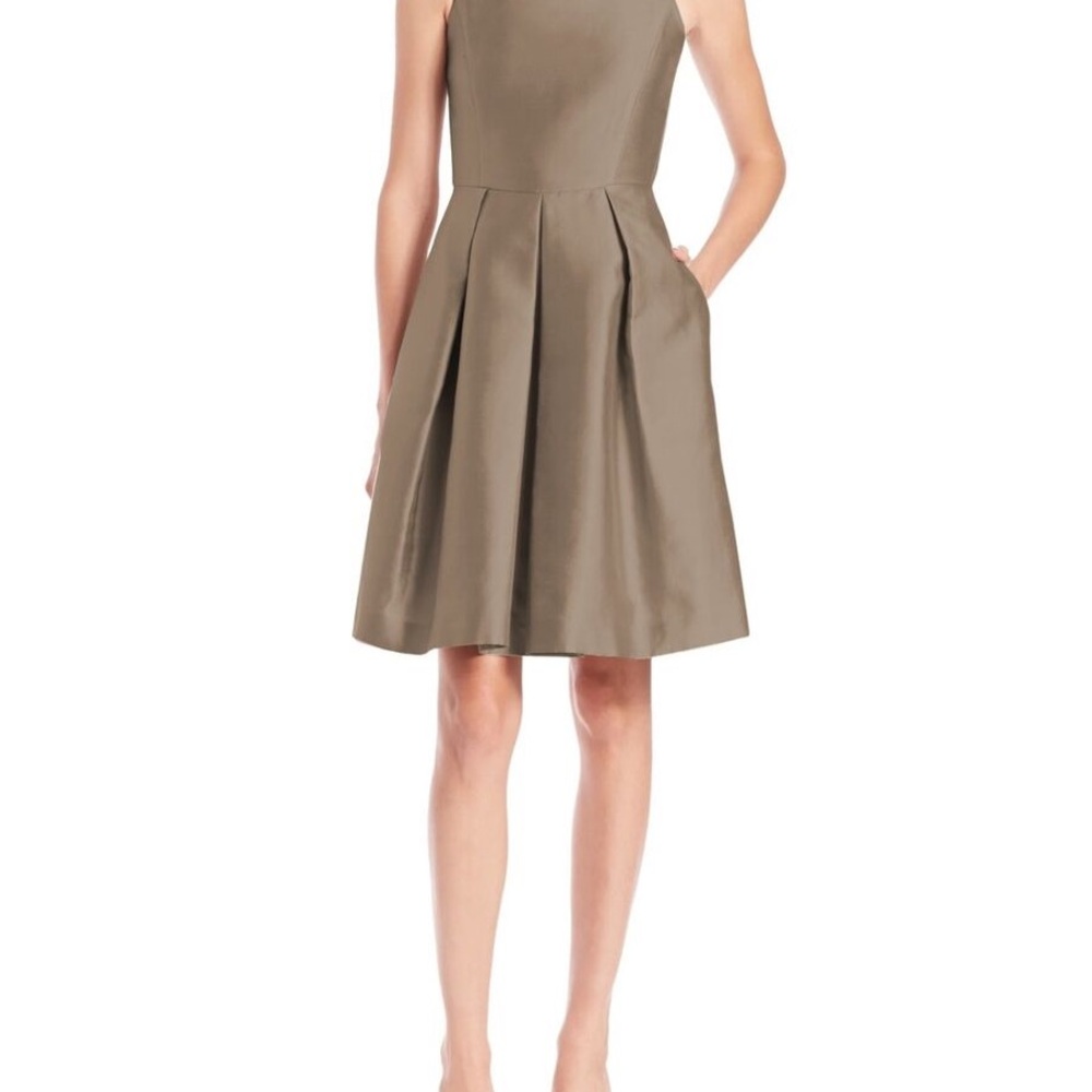 Sleeveless Fit-&Flare dress Ivonne petite